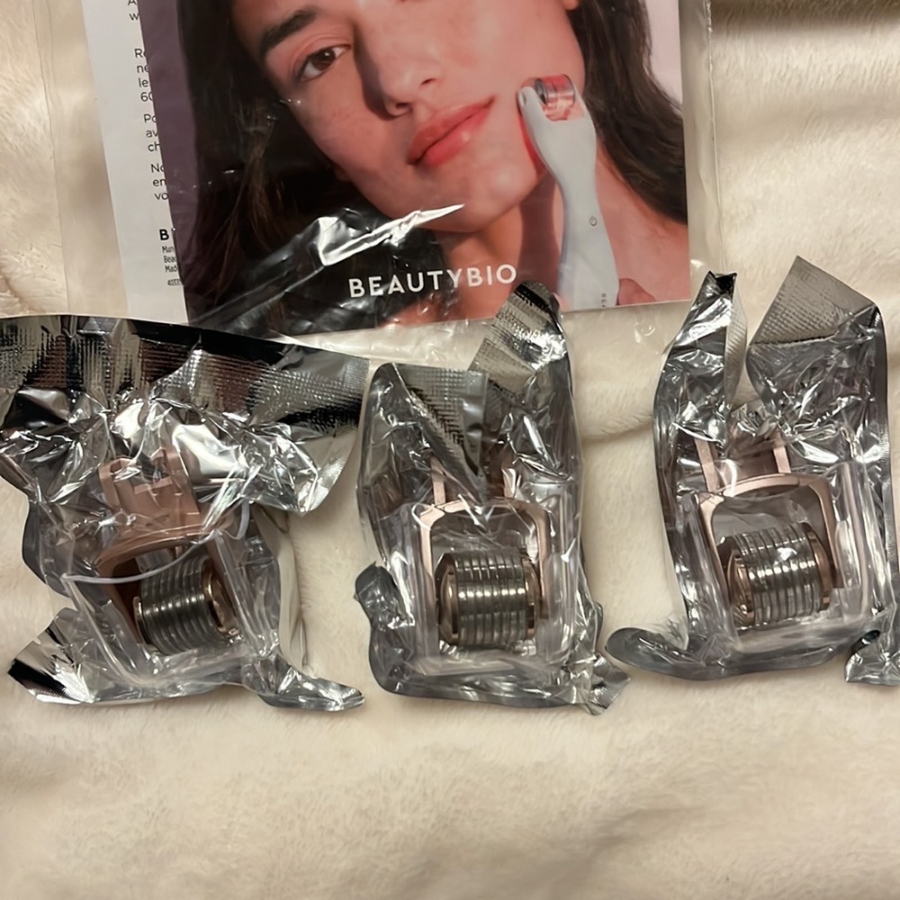 New, never used. Beautybio micro tip heads. Set of 3. Rose gold. For face.